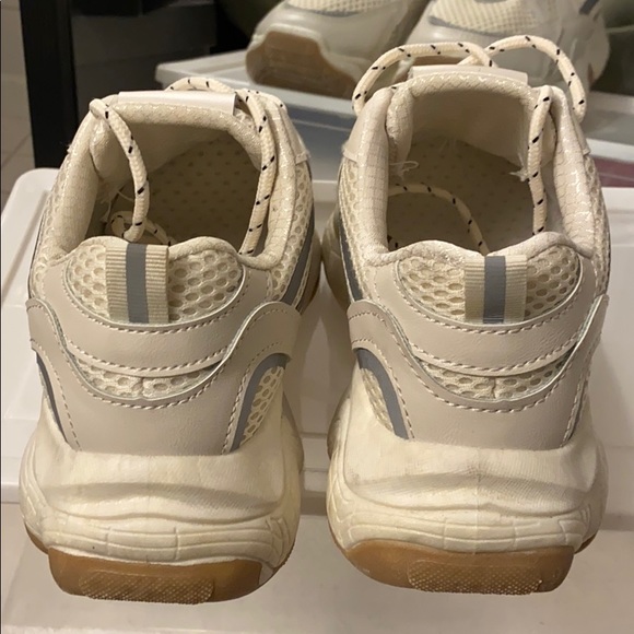 Shoes - Picture 4 of 5